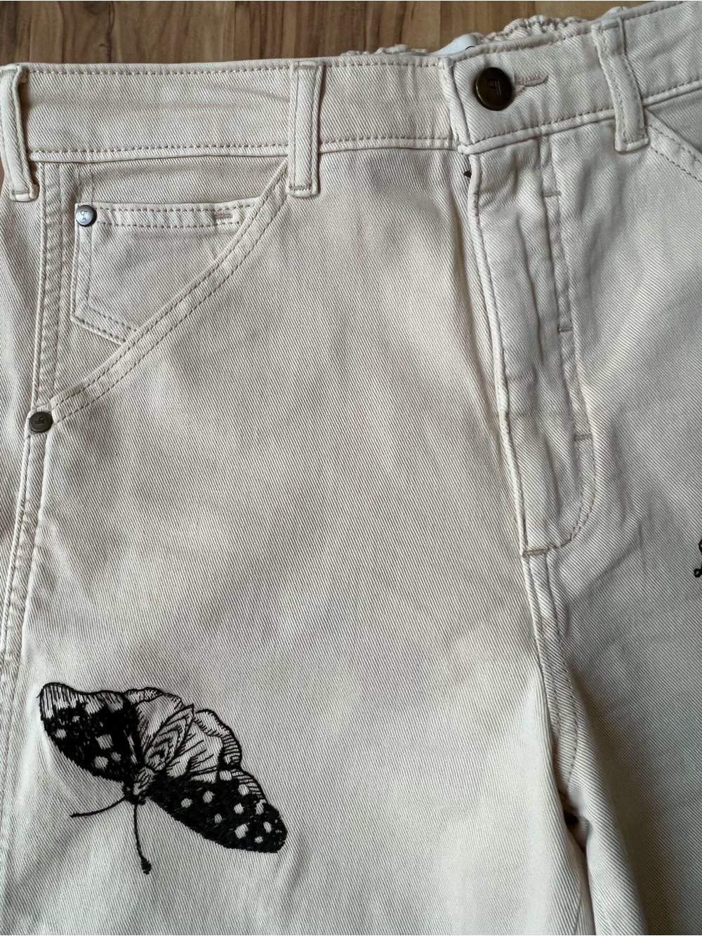Pilcro Cream Wide-Leg Embroidered Pants Black Botanical Butterfly NWOT - Picture 8 of 13